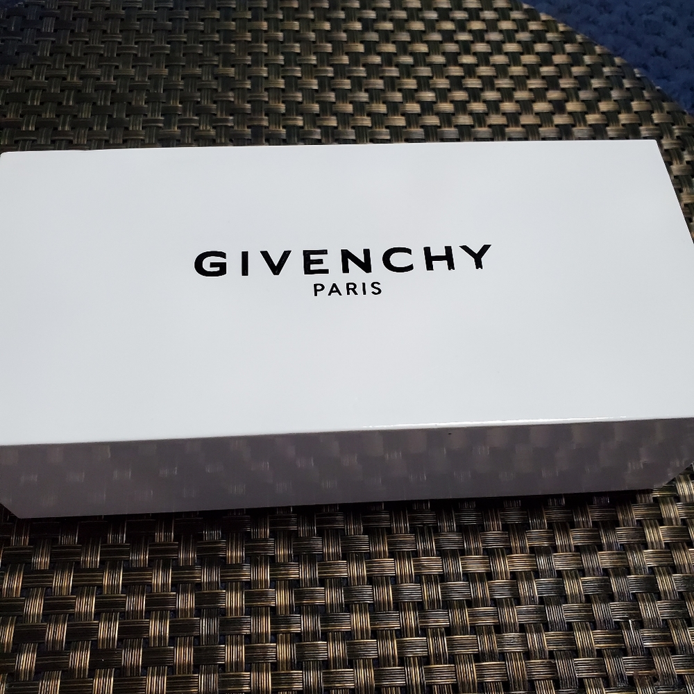 Givenchy box - Picture 4 of 7